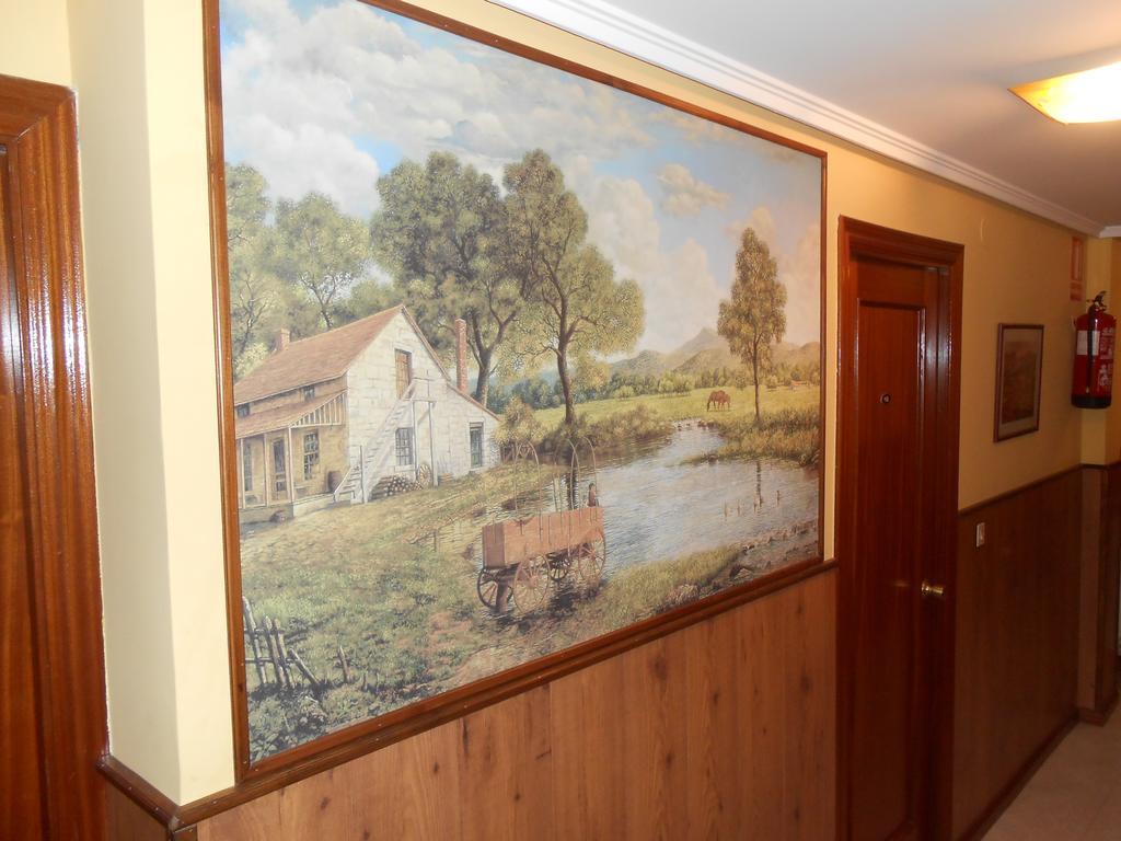Hostal Restaurante El Abuelo Trobajo Del Camino Exteriör bild