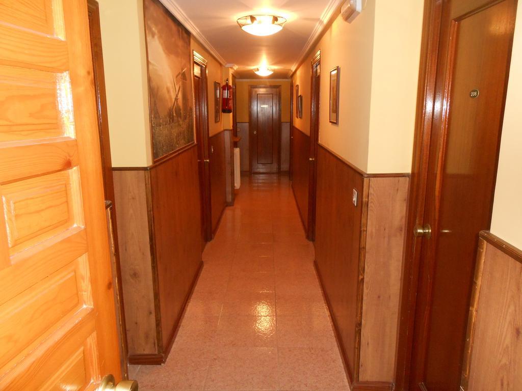 Hostal Restaurante El Abuelo Trobajo Del Camino Exteriör bild