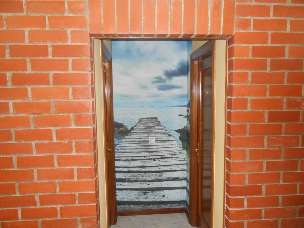 Hostal Restaurante El Abuelo Trobajo Del Camino Exteriör bild