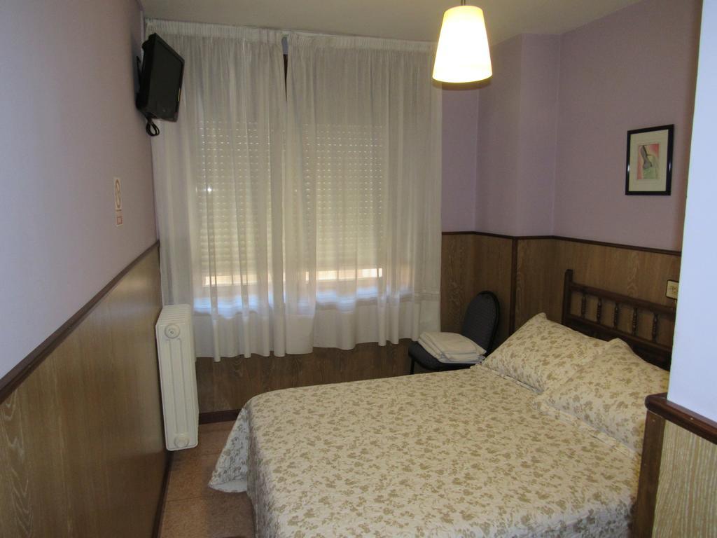 Hostal Restaurante El Abuelo Trobajo Del Camino Exteriör bild