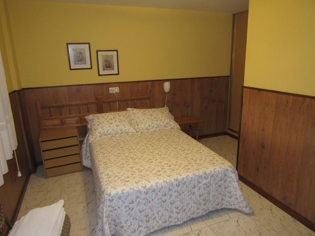 Hostal Restaurante El Abuelo Trobajo Del Camino Exteriör bild