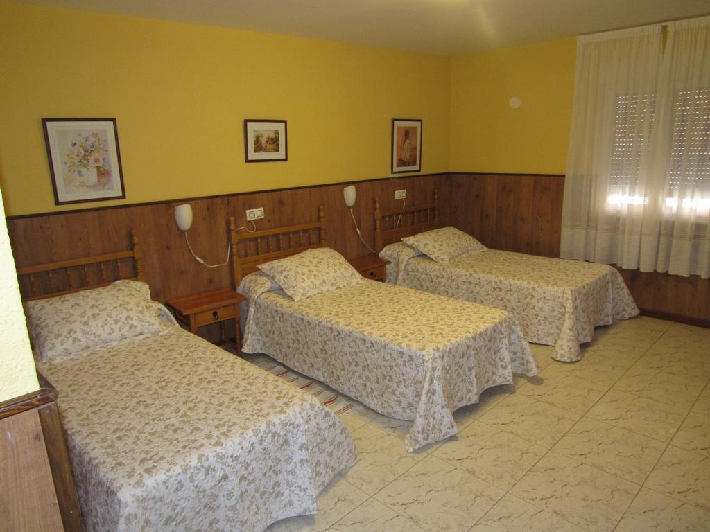 Hostal Restaurante El Abuelo Trobajo Del Camino Exteriör bild