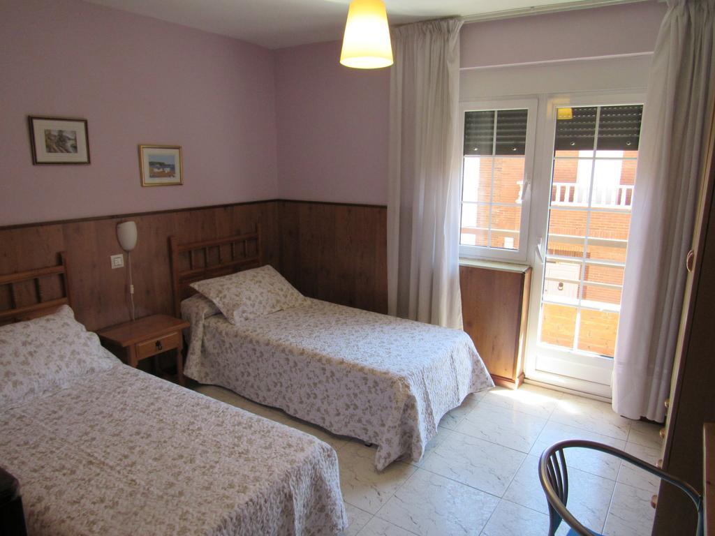 Hostal Restaurante El Abuelo Trobajo Del Camino Exteriör bild
