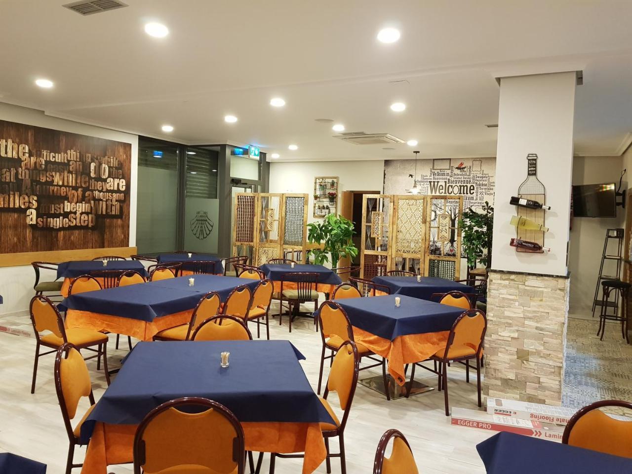 Hostal Restaurante El Abuelo Trobajo Del Camino Exteriör bild