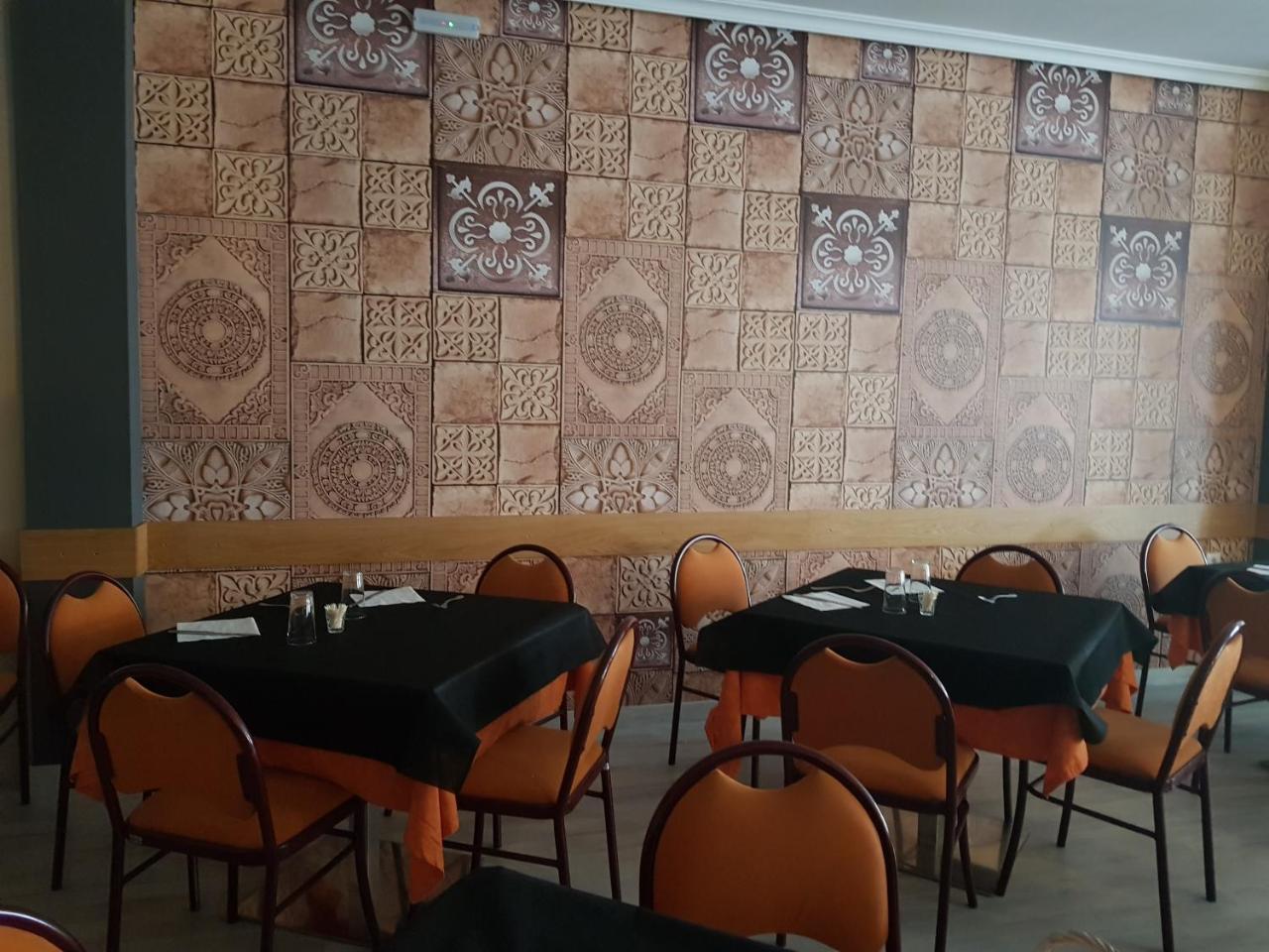 Hostal Restaurante El Abuelo Trobajo Del Camino Exteriör bild