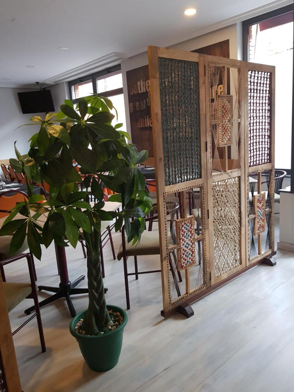 Hostal Restaurante El Abuelo Trobajo Del Camino Exteriör bild