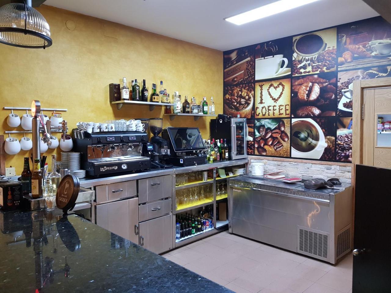Hostal Restaurante El Abuelo Trobajo Del Camino Exteriör bild