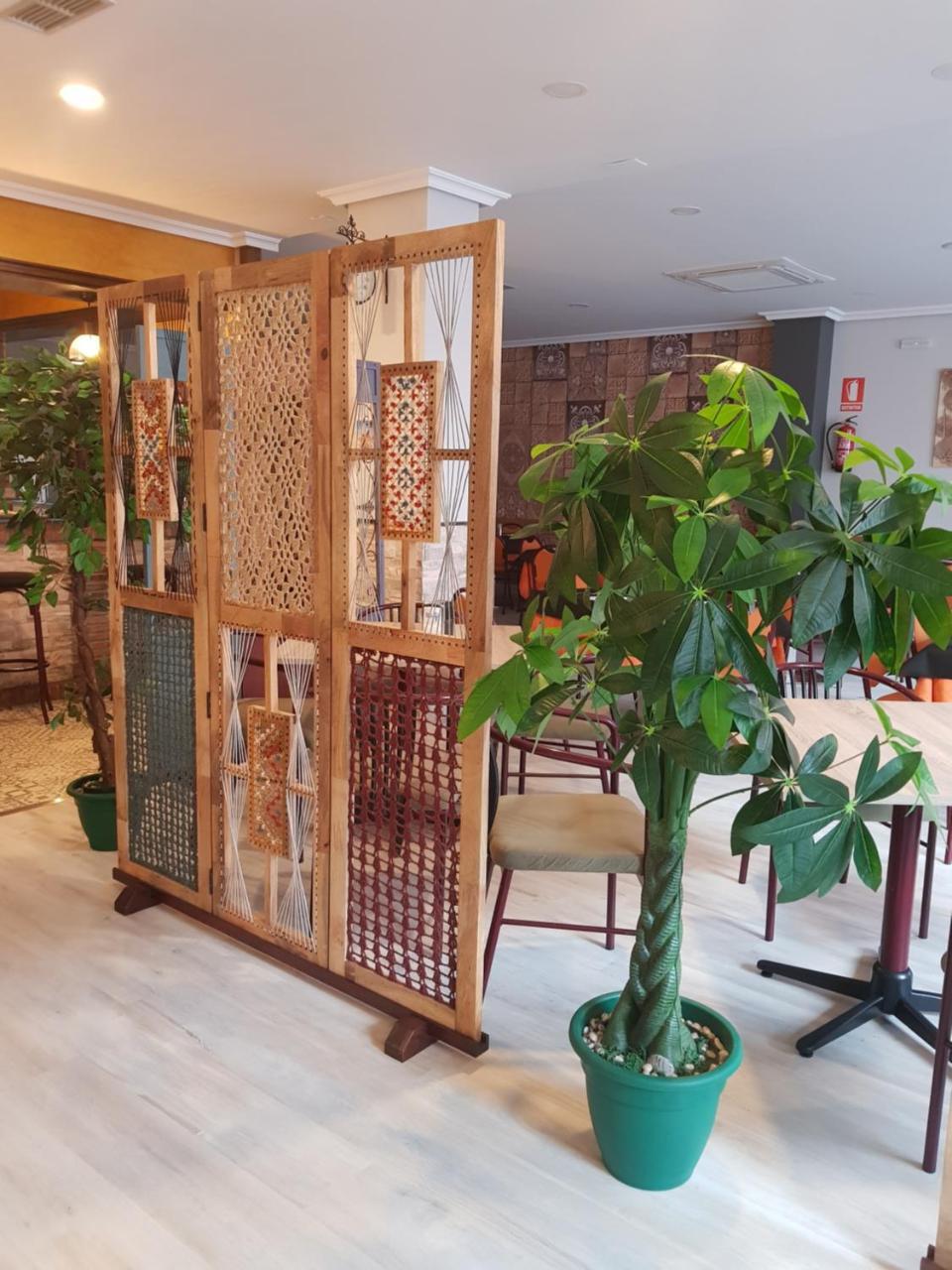 Hostal Restaurante El Abuelo Trobajo Del Camino Exteriör bild